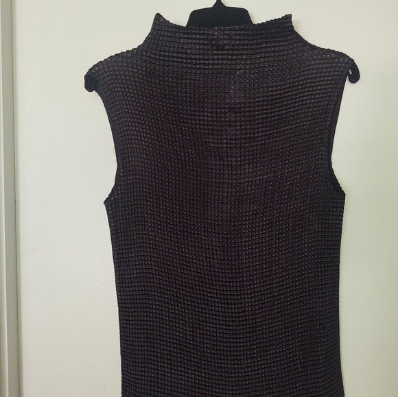 Nicola black sleeveless shirt, rayon, waffle weave, small - Picture 3 of 4